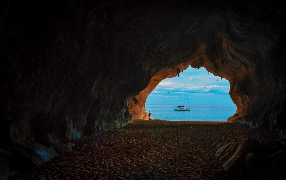 cave-2077979_960_720