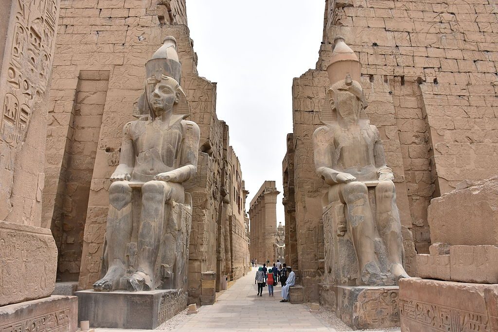 Entrance_to_Luxor_Temple,_Egypt