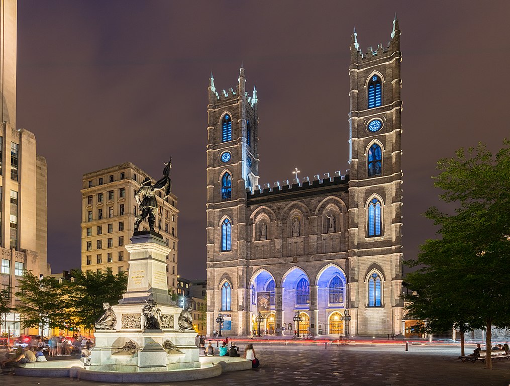 1015px-Basílica_de_Notre-Dame,_Montreal,_Canadá,_2017-08-11,_DD_26-28_HDR