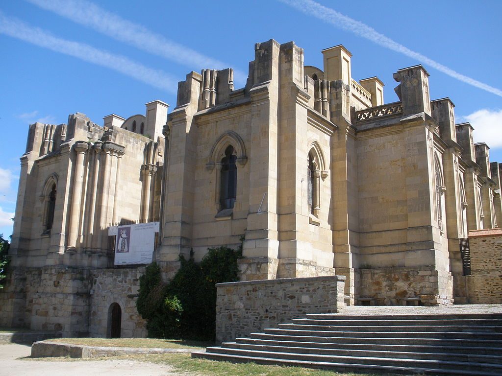1024px-Basílica_de_Santa_Teresa,_Alba_de_Tormes