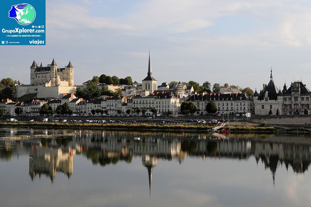 1024px-Panorama_of_Saumur