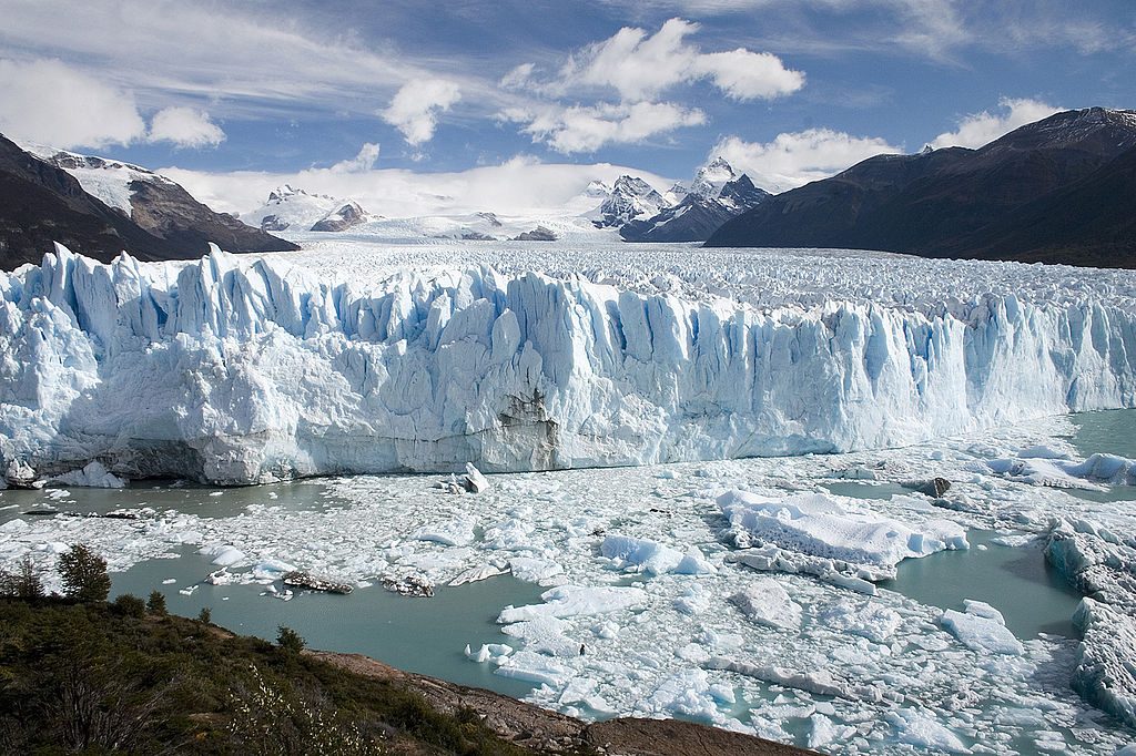1024px-Perito_Moreno_Glacier_Patagonia_Argentina_Luca_Galuzzi_2005