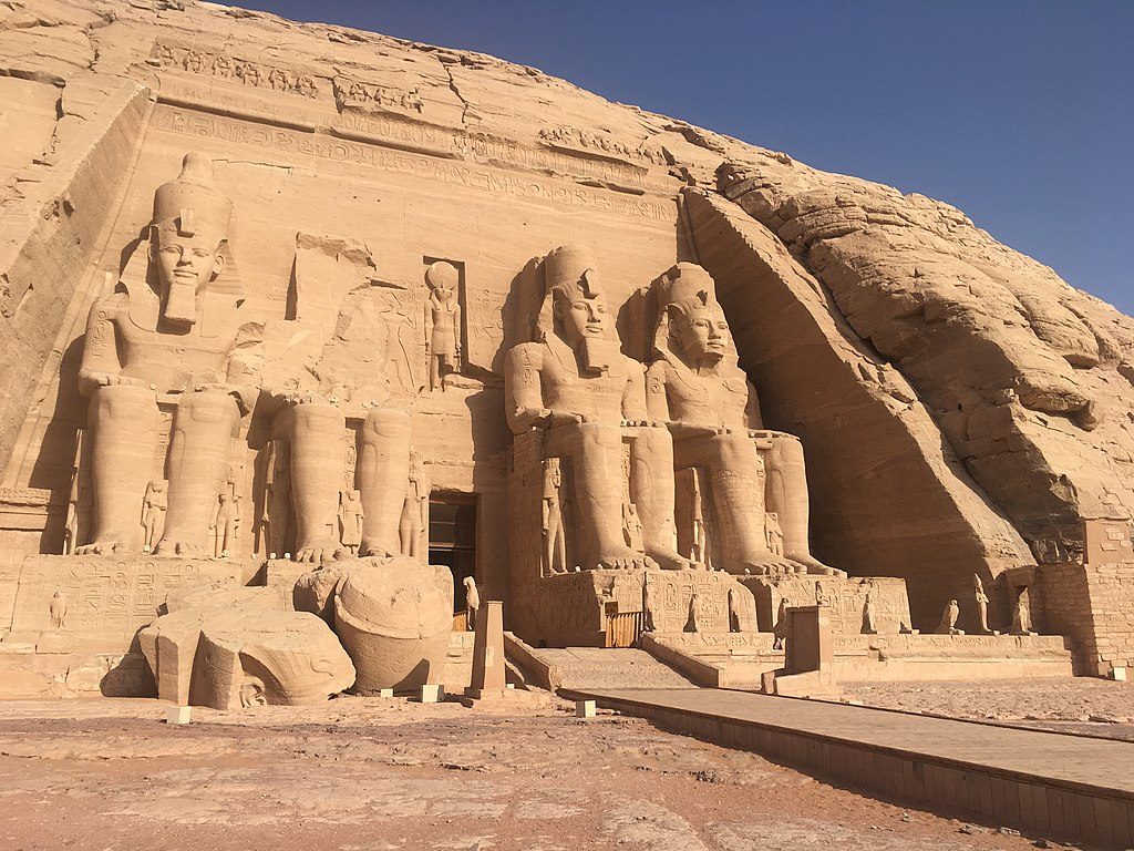1024px-Abu_Simbel_main_temple