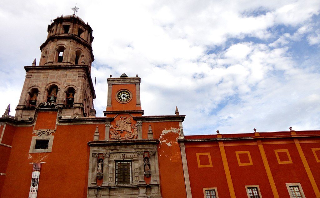 1024px-Templo_de_San_Francisco_de_Asís_en_Santiago_de_Querétaro
