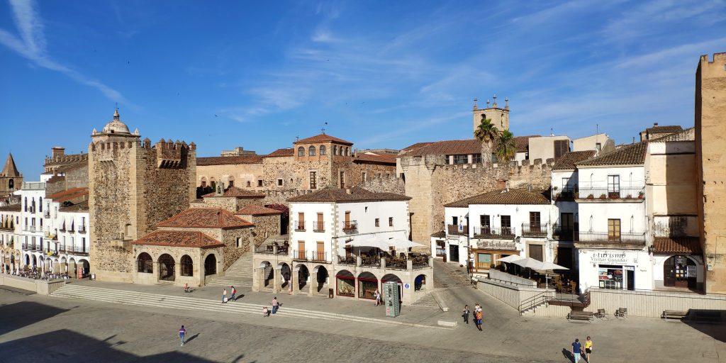Parte_antigua_de_Cáceres,_Extremadura,_España