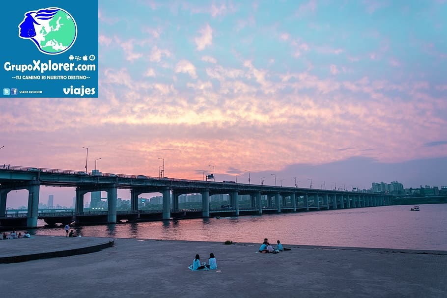 korea-south-korea-bridge-traditional