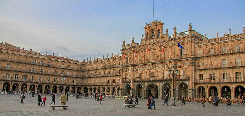 1024px-Plaza_Mayor_de_Salamanca,_Castilla_y_León,_España