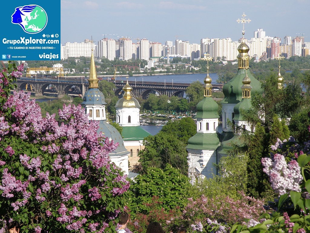 1024px-Vydubychi_Monastery_2008(Kiev)