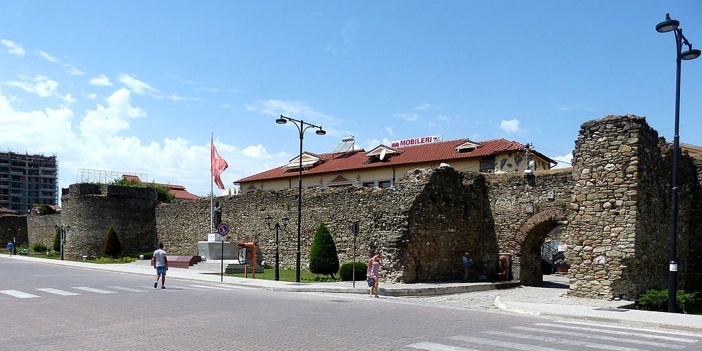 Elbasan_-_Stadtmauer_3a_Tor