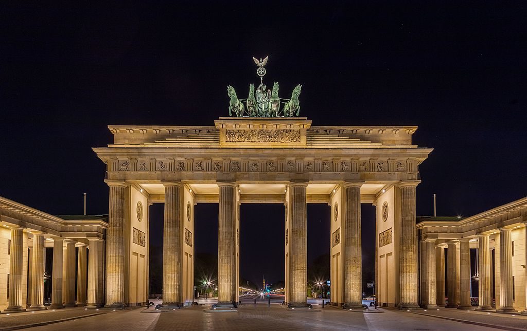 Puerta_de_Brandeburgo,_Berlín,_Alemania,_2016-04-21,_DD_52-54_HDR